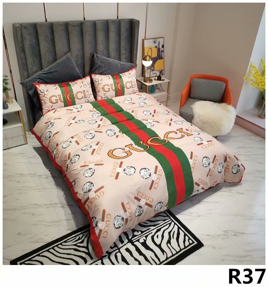 Gucci Logo Brand Bedding Set Bedspread Luxury Bedroom Home Decor