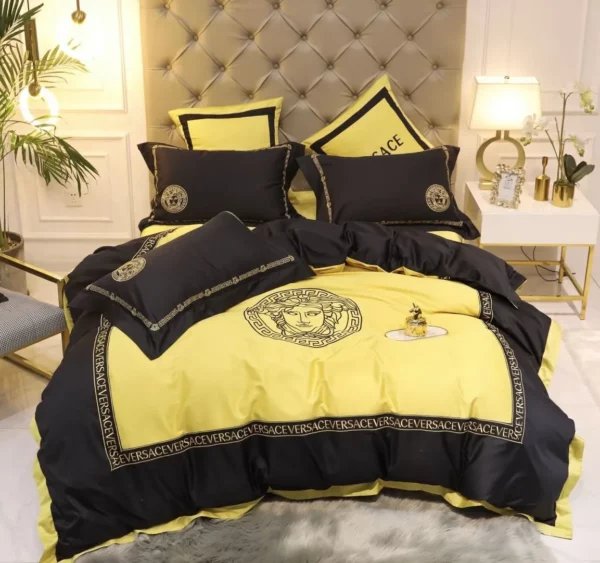 Gianni Versace Black Yellow Logo Brand Bedding Set Home Decor Luxury Bedspread Bedroom