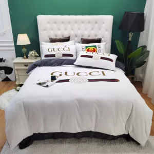 Gucci Amazing White Logo Brand Bedding Set Luxury Home Decor Bedspread Bedroom